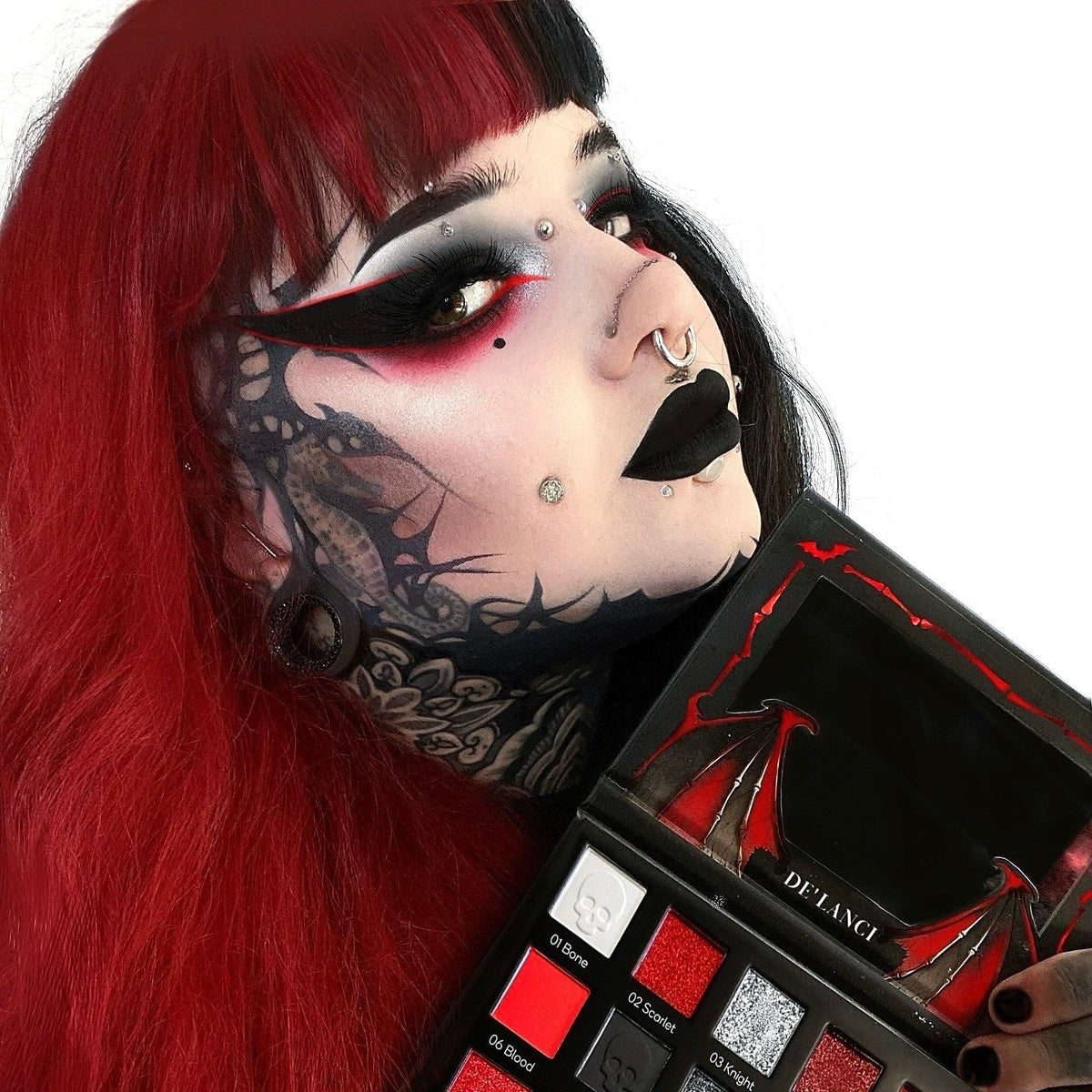 YUCCA´GLOW Warcraft Illusion 15-Color Red & Black Pigment Eyeshadow Palette